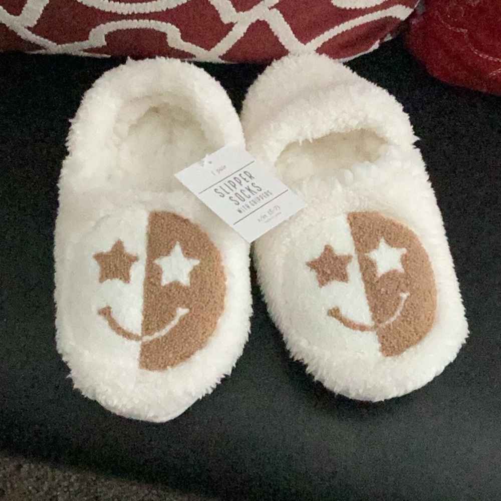 faux sherpa smile star face slippers nwt